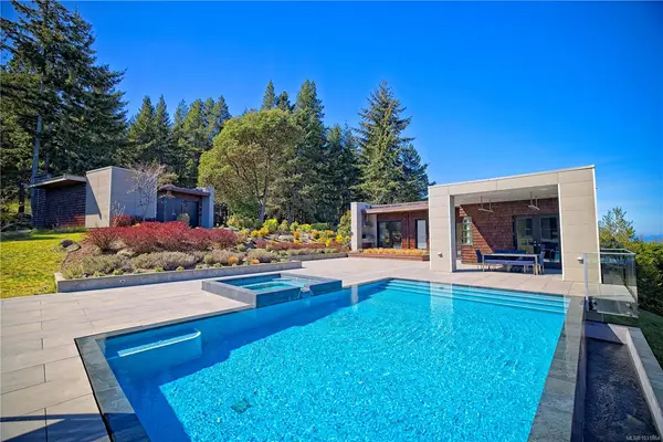 136 Wilkie Way, Salt Spring BC V8K 1E6 - 4 bed, 3.0 bath in Salt Spring