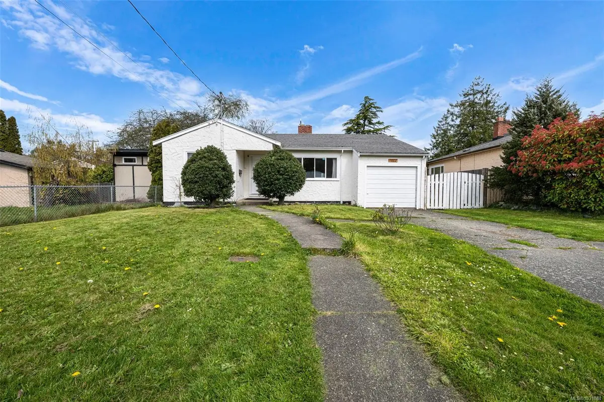 1662 Freeman Ave, Saanich BC V8P 1P6