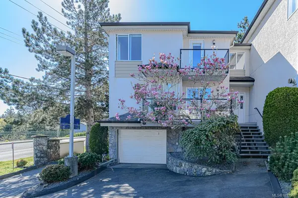 300 Six Mile Rd #1, View Royal BC V9B 5Y3 - 3 bed, 2 bath property for sale in View Royal