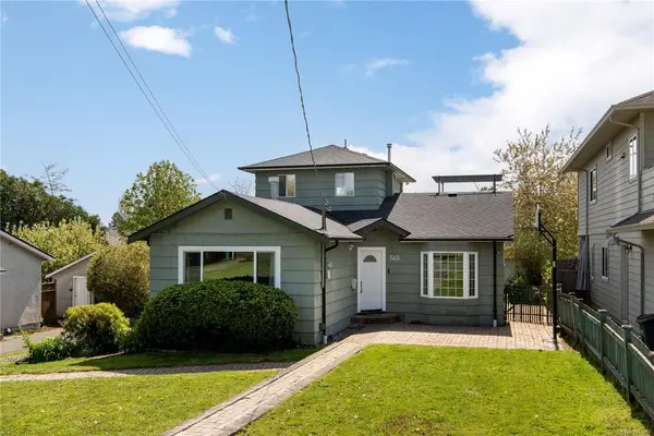 545 Tait St, Saanich BC V8Z 4V6