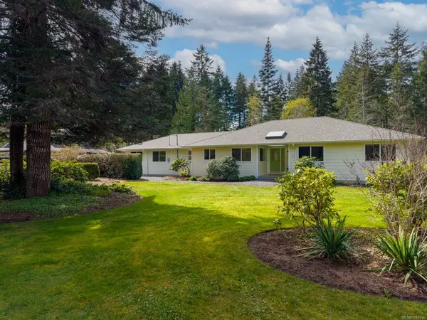 3815 Roy Creek Rd, Royston BC V0R 2V0 - 3 bed, 2.0 bath in Royston