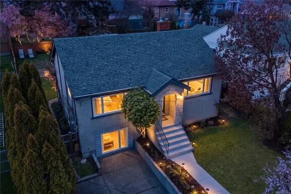 3166 Earl Grey St, Saanich BC V9A 1W9