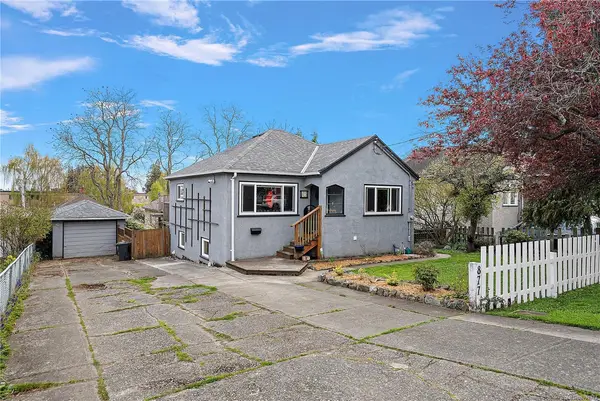 877 Wollaston St, Esquimalt BC V9A 5A9
