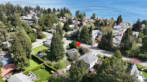 5190 Cordova Bay Rd, Saanich BC V8Y 2K8 - 2 bed, 1 bath in Saanich