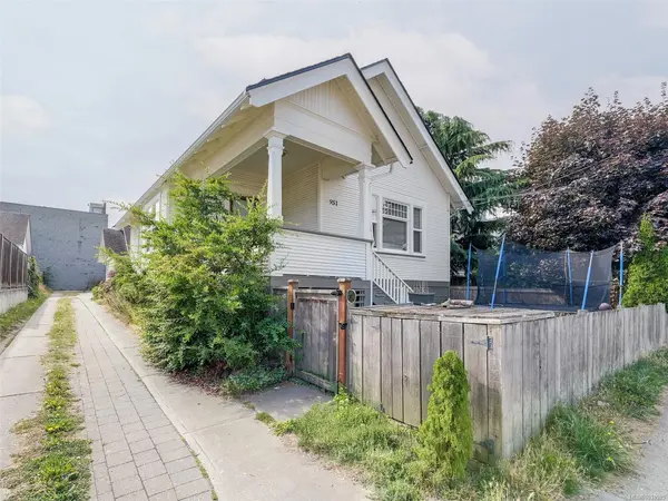 951 Caledonia Ave, Victoria BC V8T 1E7 - 6 bed, 2 bath in Victoria