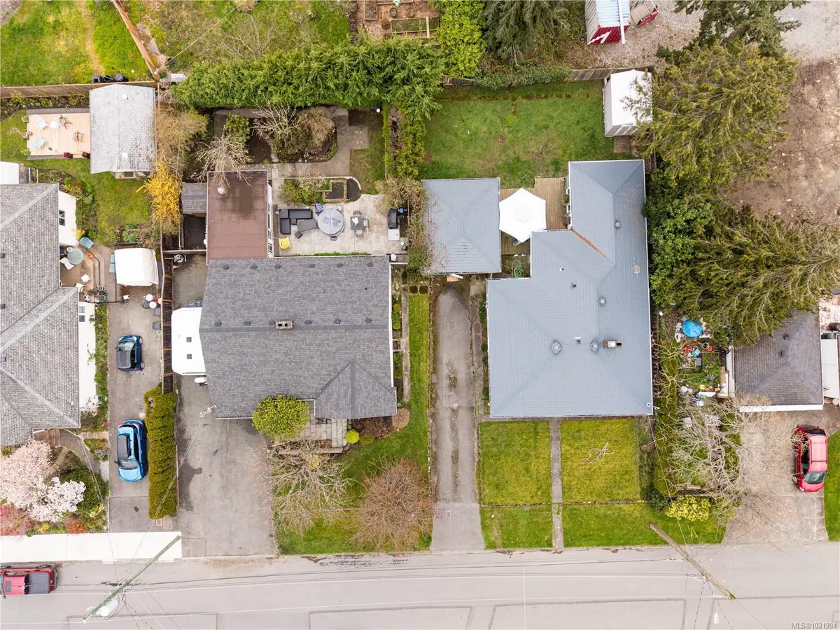 1661/1663 Freeman Ave, Saanich BC V8P 1P5