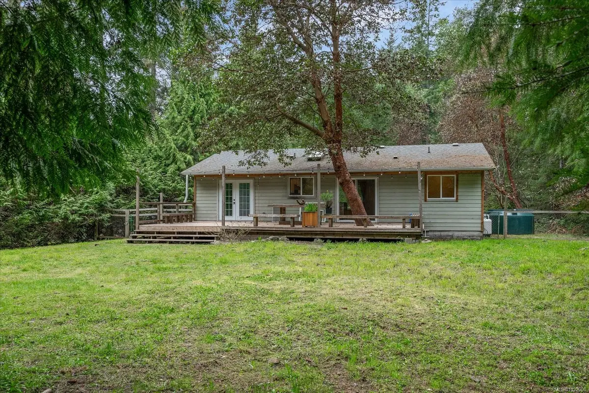 840 Mary Rd, Gabriola Island BC V0R 1X3