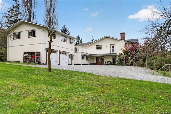 1035 Briarwood Cres, Mill Bay BC V8H 1A5 - 8 bed, 6 bath in Mill Bay