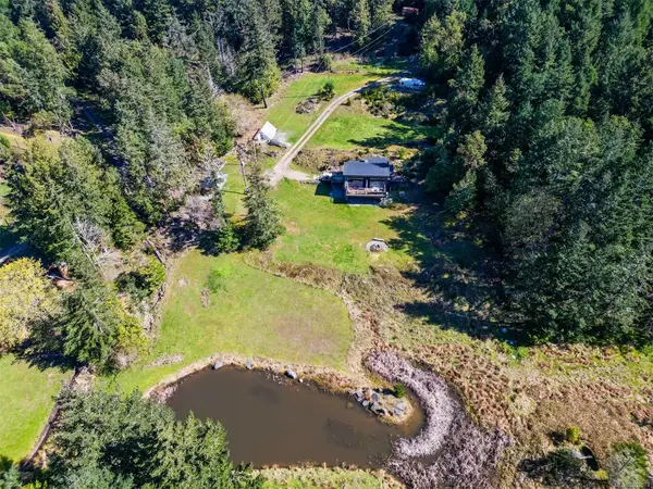 5582 Hooson Rd, Pender Island BC V0N 2M1