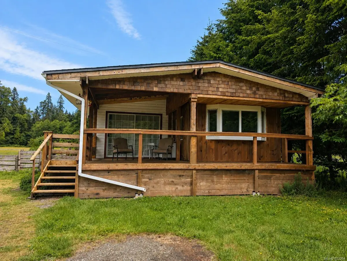 1430 Phye Pl, Sayward BC V0N 1R0