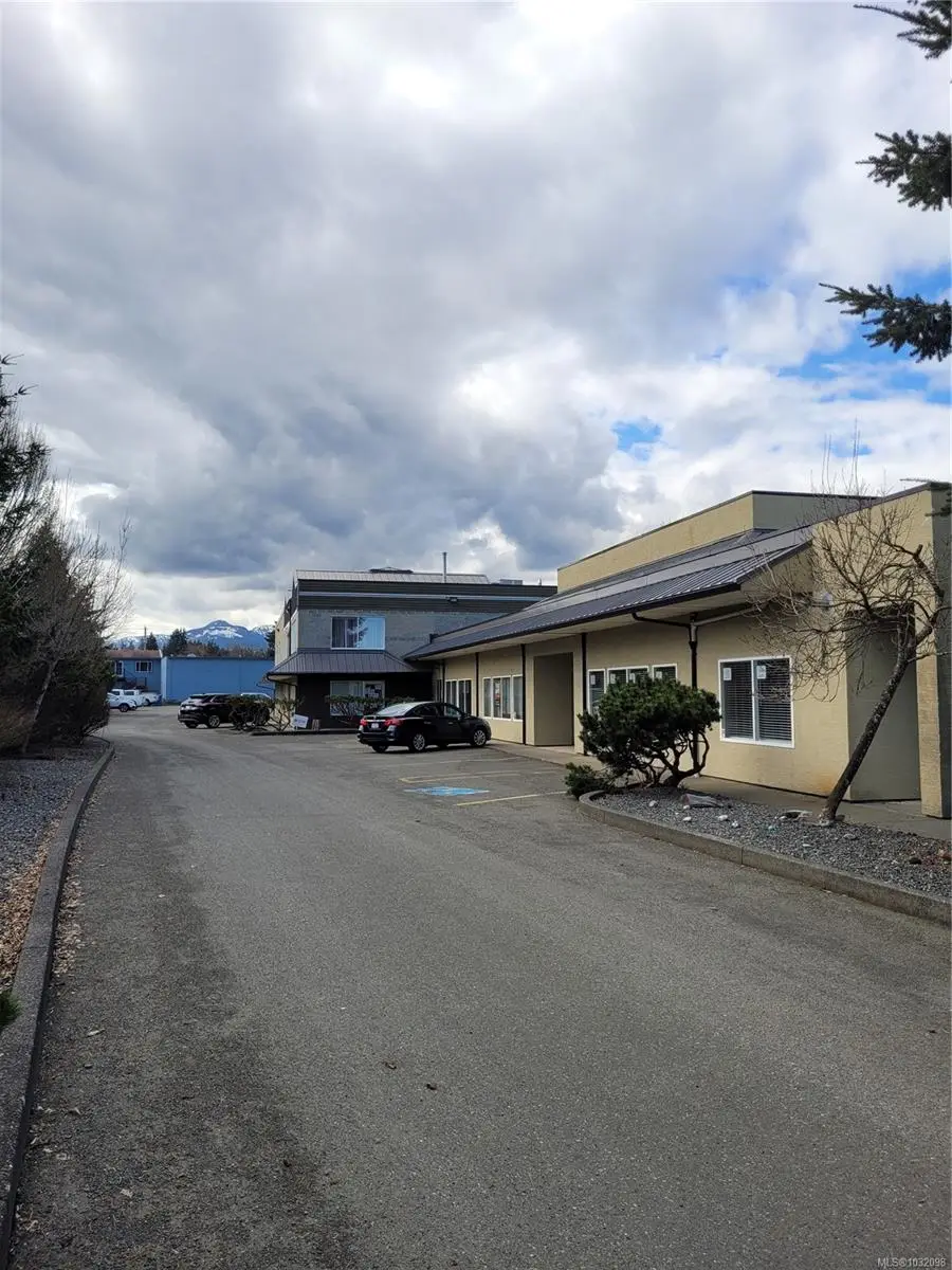 2435 Mansfield Dr # B, Courtenay BC V9N 2M2