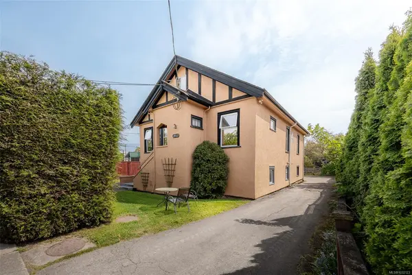1913 Duchess St, Victoria BC V8R 4W2