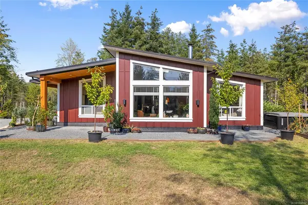440 Gilbert Rd, Qualicum Beach BC V9K 1V2 - 3 bed, 2 bath in Qualicum Beach