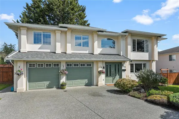 517 Pamela Pl, Saanich BC V8Z 4H2