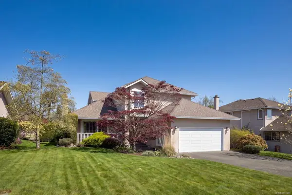 2446 TWIN VIEW Dr, Central Saanich BC V8Z 7E9 - 3 bed, 3 bath in Central Saanich