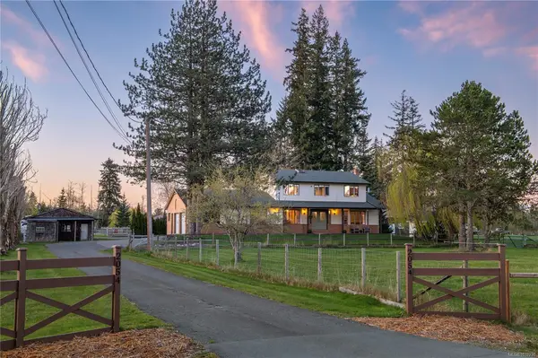 2054 Evergreen Rd, Campbell River BC V9W 7L1 - 4 bed, 3 bath in Campbell River