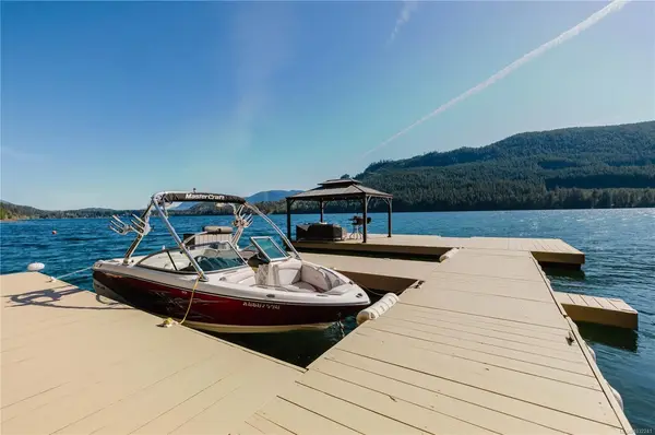 9686 Creekside Dr, Youbou BC V0R 3E1 - 10 bed, 6.0 bath in Youbou