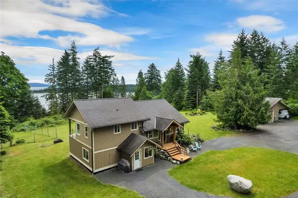 620 Valpy Rd, Quadra Island BC V0P 1H0 - 3 bed, 3.0 bath in Quadra Island