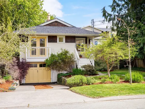 945 Falkland Rd, Oak Bay BC V8S 4M1 - 4 bed, 2 bath in Oak Bay