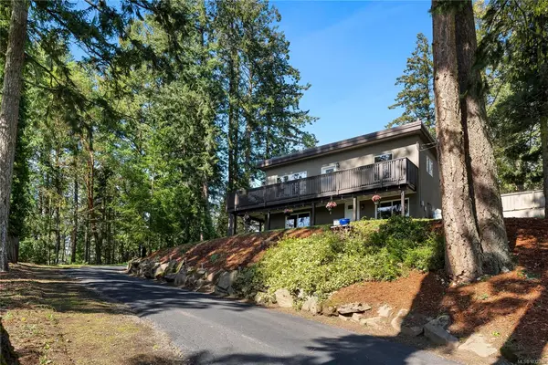 1084 Tatlow Rd, North Saanich BC V8L 5P3