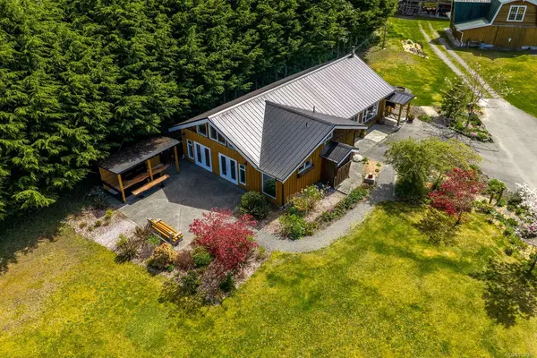 885 Lanqvist Rd, Hyde Creek BC V0N 2R0