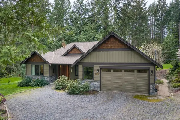 7165 Royal Dr, Lantzville BC V0R 2H0