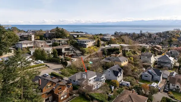 310 Windermere Pl, Victoria BC V8S 3J3