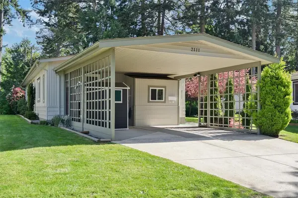 2111 Summergate Blvd, Sidney BC V8L 4K9