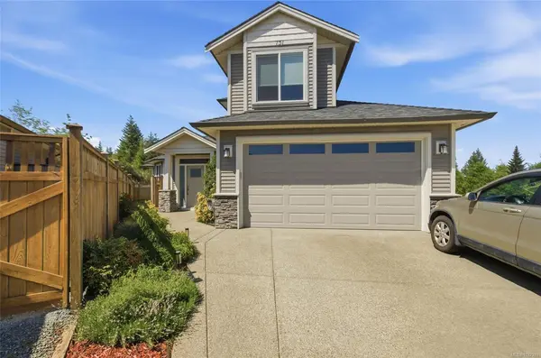 751 James Pl, Ladysmith BC V9G 1W2