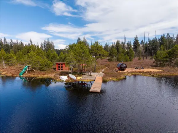 2030 Spike Rd, Merville BC V9J 1N5 - 5 bed, 3 bath in Merville