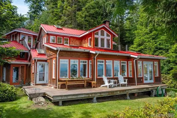 105 Island Park Dr, Galiano Island BC V0N 1P0 - 4 bed, 3 bath in Galiano Island
