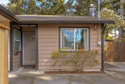 614 Evans Dr # B, Colwood BC V9B 5E4