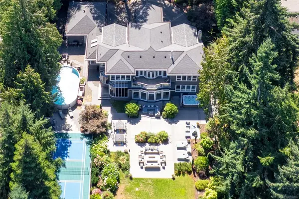 1895 Widgeon Rd, Qualicum Beach BC V9K 1Y8