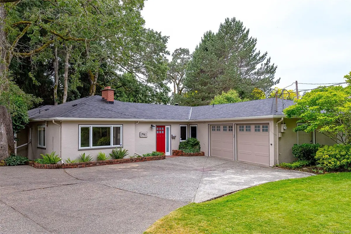 1941 Mayfair Dr, Saanich BC V8P 1R1