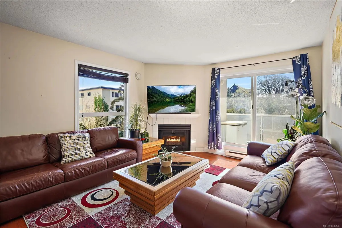 2529 Wark St # 410, Victoria BC V8T 4G7