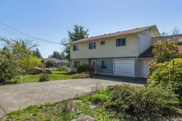 2071 Gull Ave, Comox BC V9M 1L5