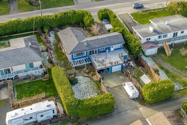 261 Alder St, Campbell River BC V9W 2N6 - 5 bed, 3 bath in Campbell River