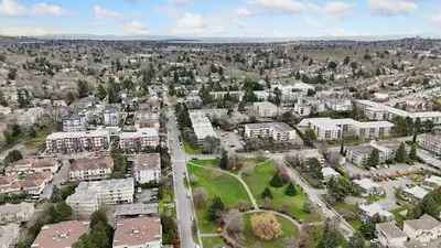 3255 Glasgow Ave # 202, Saanich BC V8X 4S4