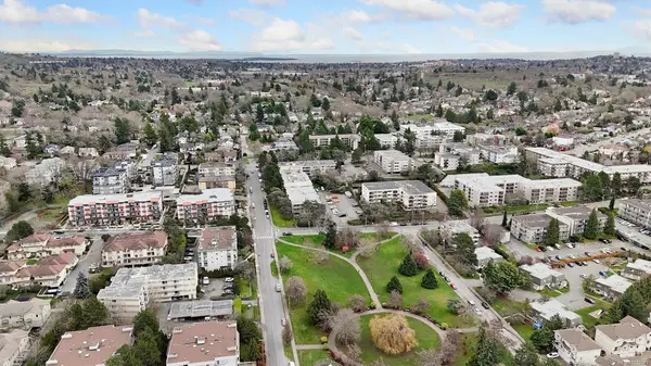 3255 Glasgow Ave # 202, Saanich BC V8X 4S4