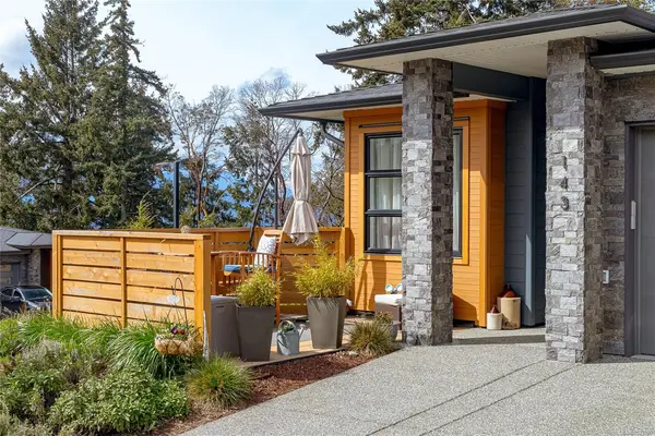 1234 Viewtop Rd # 143, Duncan BC V9L 0H7