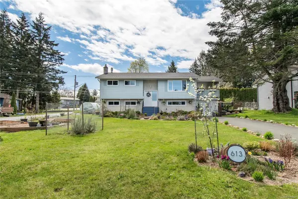 613 Nootka St, Comox BC V9M 2L8