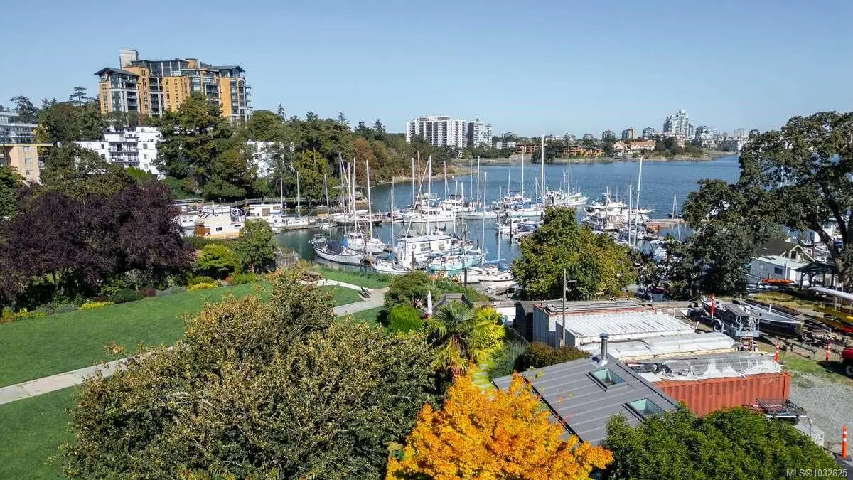 485 Head St, Esquimalt BC V9A 5S1