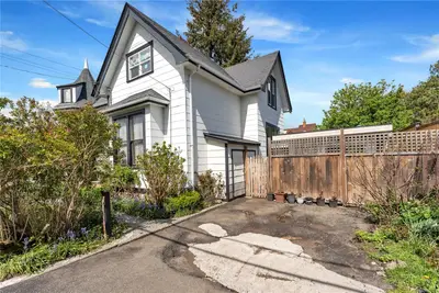 602 Battery St, Victoria BC V8V 1E5