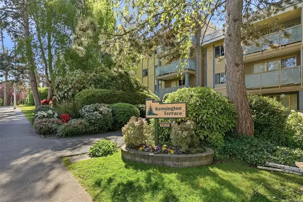 1025 Inverness Rd # 123, Saanich BC V8X 2S2