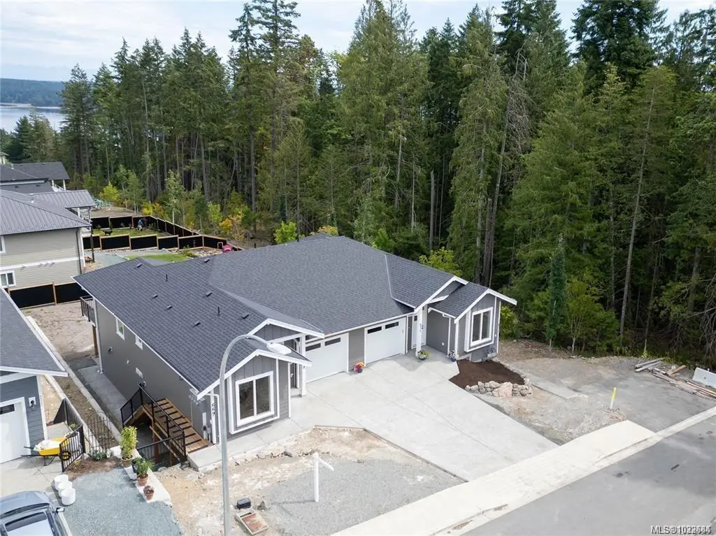 671 Sanderson Rd, Ladysmith BC V9G 0A7