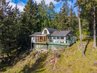 2747 Shoal Rd, Pender Island BC V0N 2M2
