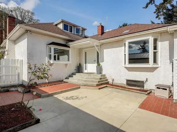 4031 Quadra St, Saanich BC V8X 1K1