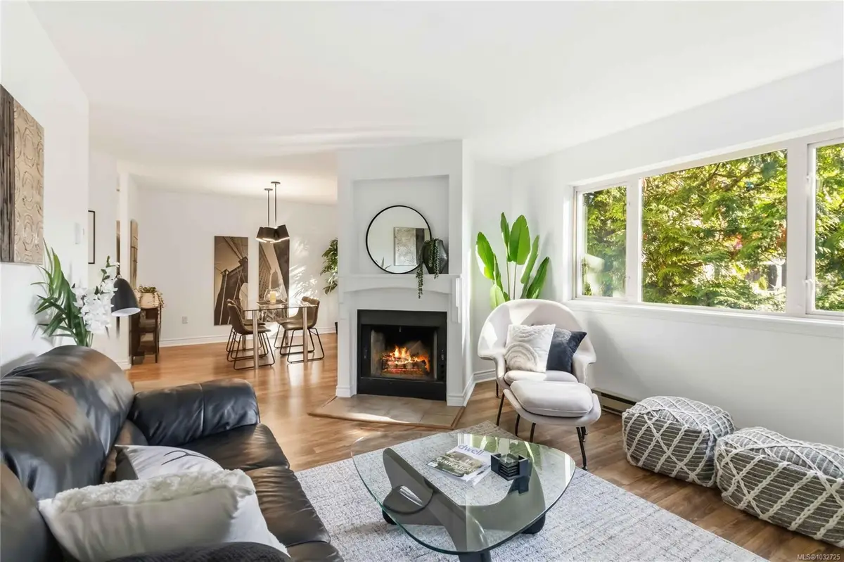 1436 Harrison St #302, Victoria BC V8S 3S2