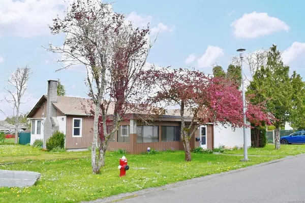 4037 Cumberland Rd, Saanich BC V8X 2E7