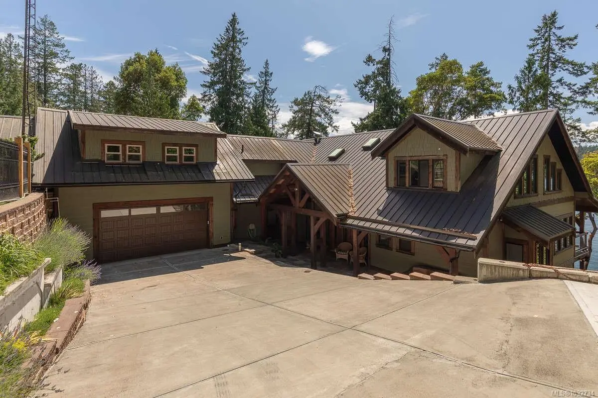 123 Smith Rd, Salt Spring BC V8K 2W9